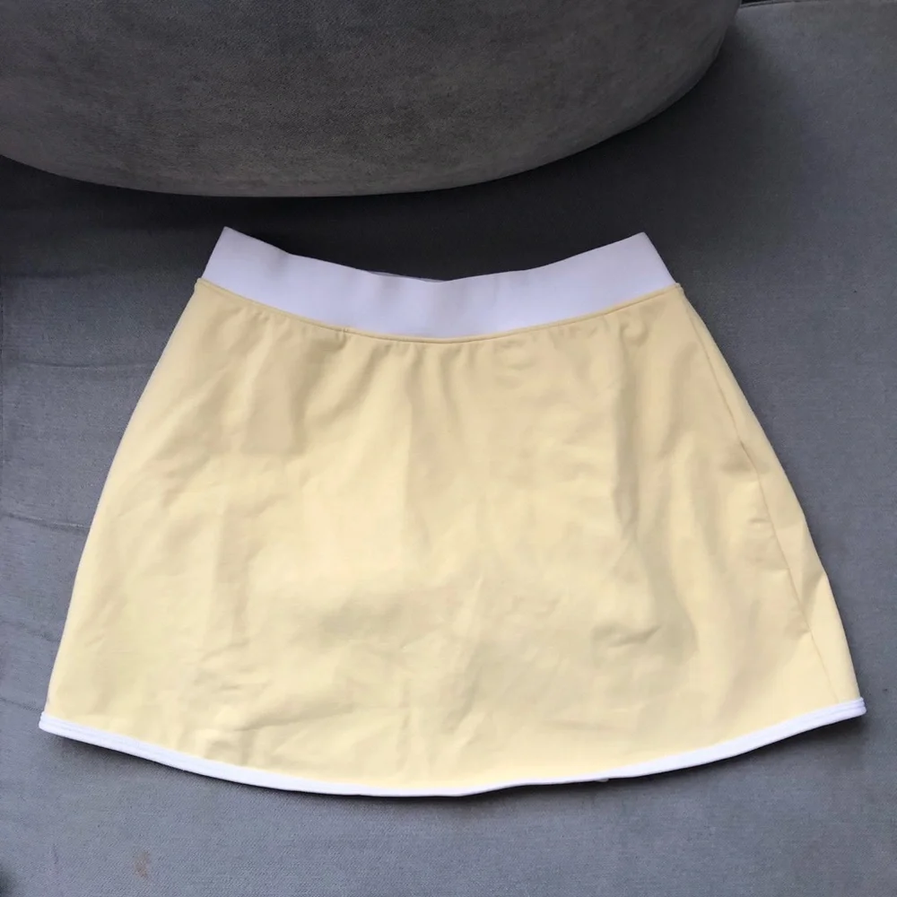 Alo Yoga Airbrush Streamlined Skirt Warm Butter/White XS